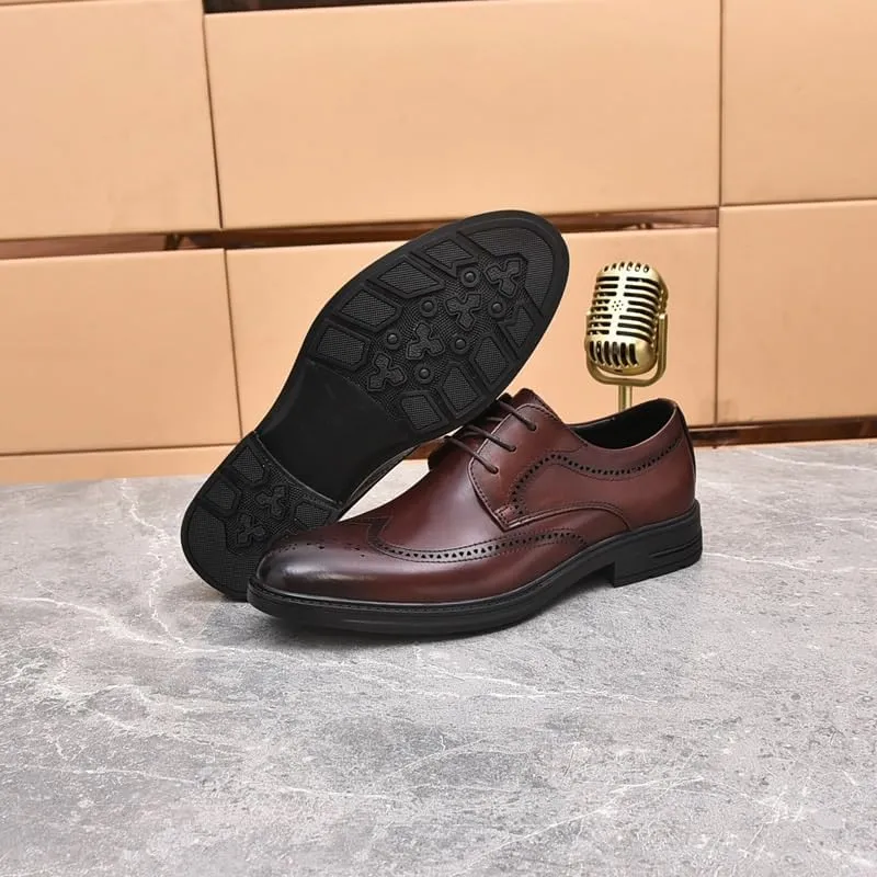 Men's Breathable Leather Wingtip Brogue Oxfords Fashion Classic Carved Lace Up Leather Low Heels Dress Shoes for Office Classic Business Party Shoes